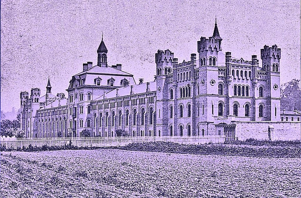 New Cleveland Workhouse, Ohio ca. 1870. Link: https://openverse.org/image/374723ab-e154-478d-a2de-3599fc992391?q=clevelandhouses