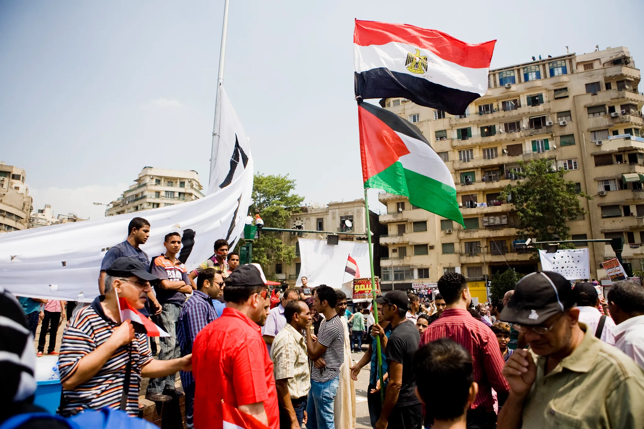Protest in Tahrir Square in which demonstrators raise the Palestinian and Egyptian flags. Image courtesy Hossam el-Hamalawy CC BY 4.0 Deed.